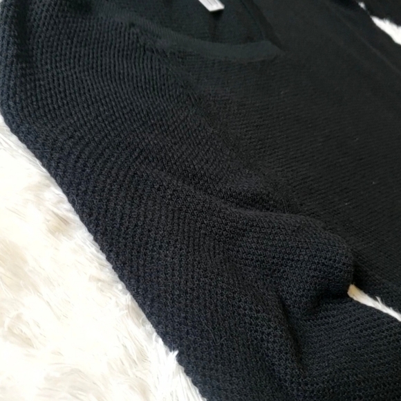 GAP Light Weight V-Neck Split Hem Waffle Knit Black High Low Tunic Sweater sz XS - Picture 3 of 8